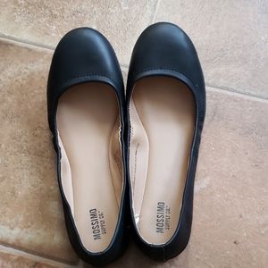 LIKE NEW Black Flats